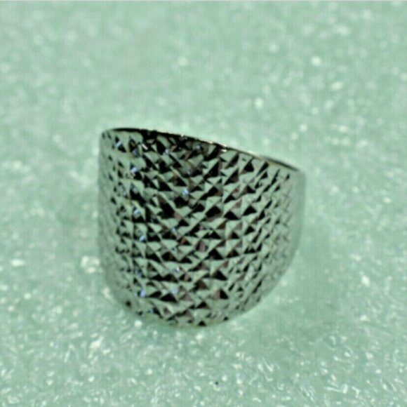 New 18K White Gold Wide Hammered Band Ring Sizable 8 - Picture 5 of 6